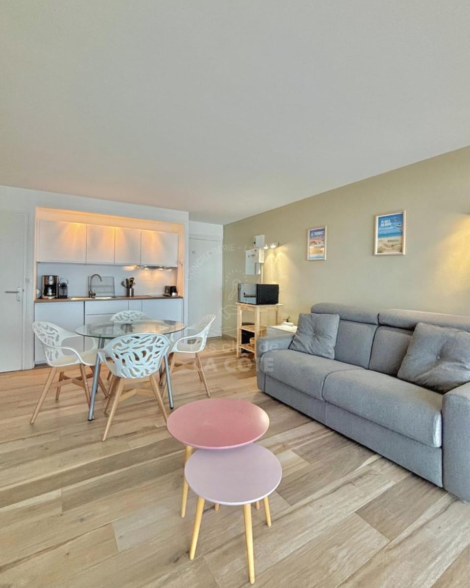 Dining area, kitchen