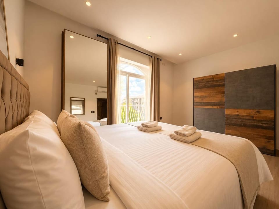 Spacious Townhouse - Private Jacuzzi -Swieqi Apartment in Malta