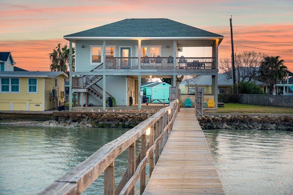 Copano Bay Waterfront Private Dock Family Fishing House in Texas