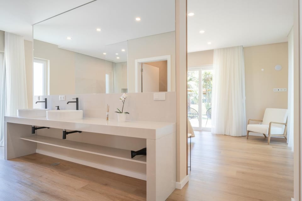 Bathroom, towels