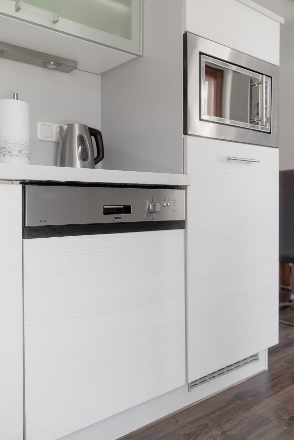 Kitchen or kitchenette, dishwasher