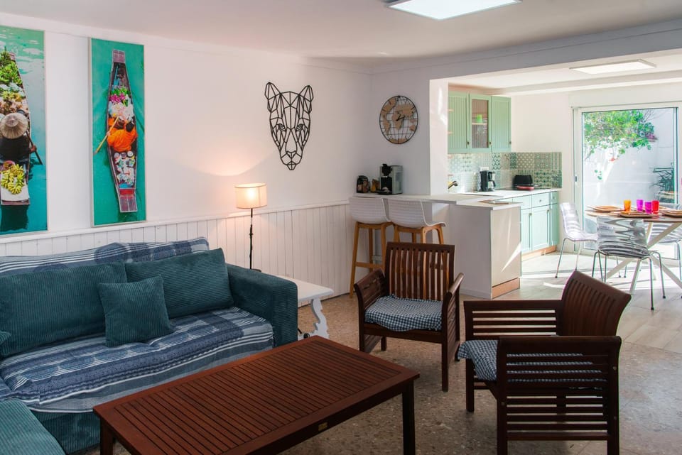 Living room, Dining area