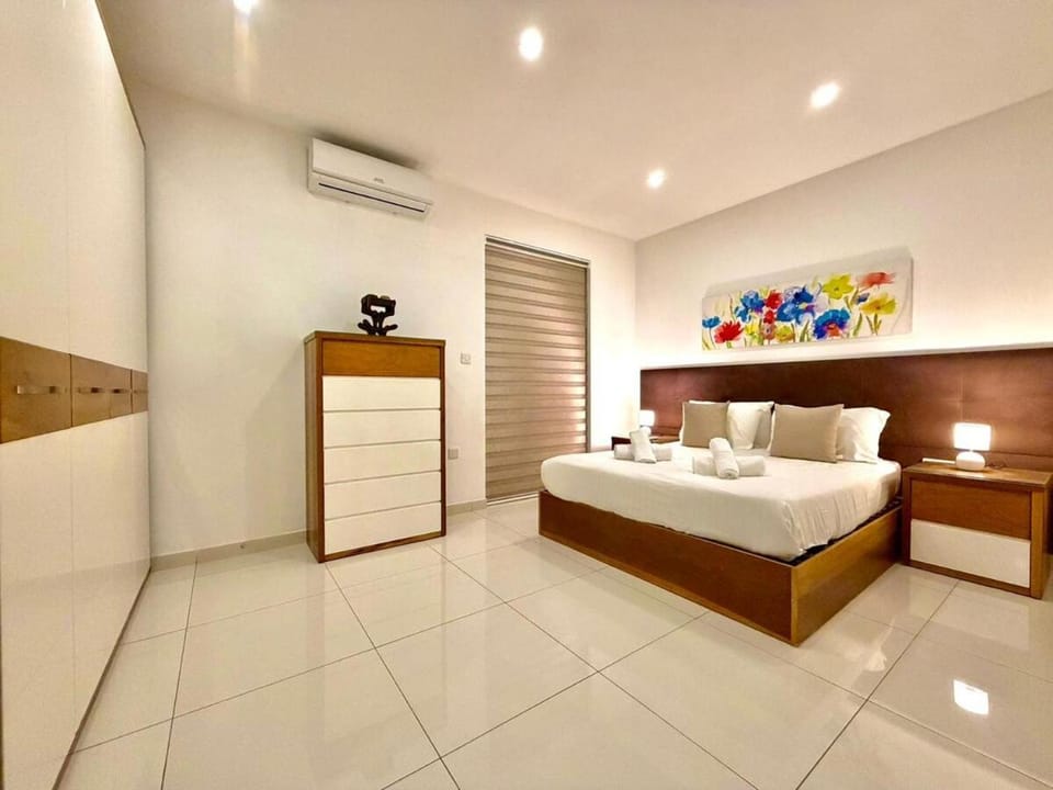 2BR Apartment next to the Seafront Apartment in Malta