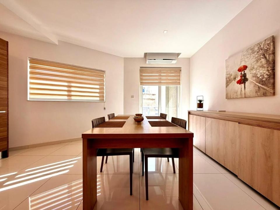 2BR Apartment next to the Seafront Apartment in Malta