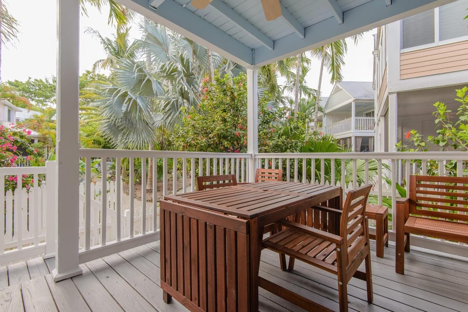 A PALM TREE PARADISE House in Stock Island