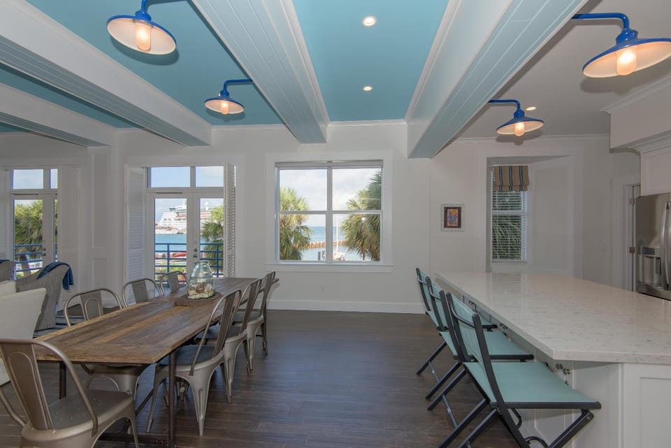 A SUNSET AND HARBOUR VIEW House in Key West