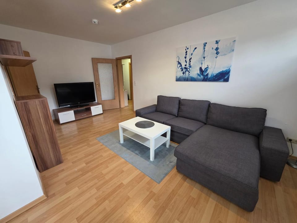 Communal lounge/ TV room, TV and multimedia, Living room, Seating area, Evening entertainment