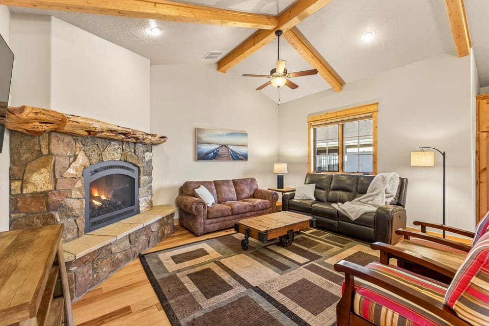 Ballymccall - Downtown Greystone by lake with air conditioning House in McCall