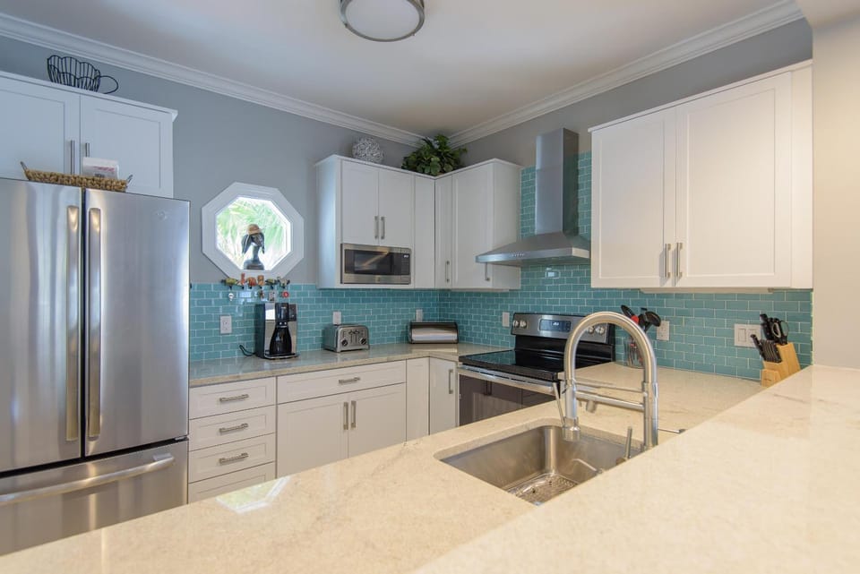 COOL BREEZE House in Stock Island