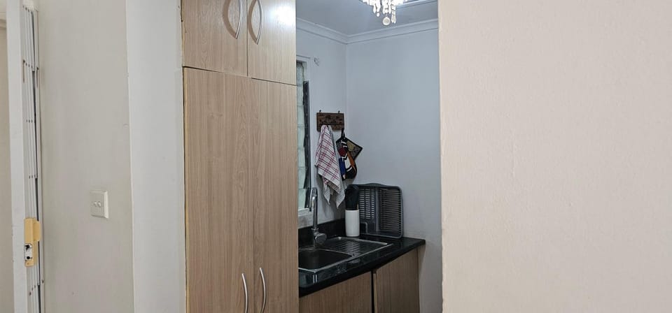 Fireside Garden Retreat-Fast WiFi Solar Garden Apartment in Lusaka