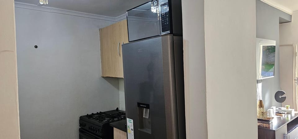 Fireside Garden Retreat-Fast WiFi Solar Garden Apartment in Lusaka