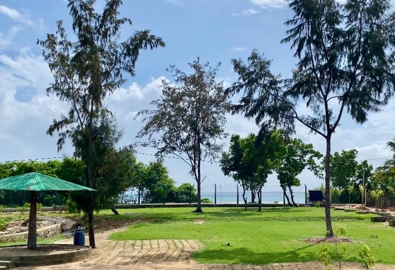 Coral Waves Inn - Pasikuda Resort in Sri Lanka