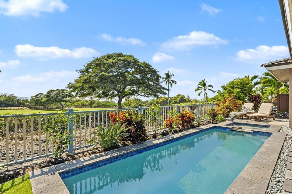 Day, Natural landscape, Garden, Balcony/Terrace, Seating area, Swimming pool