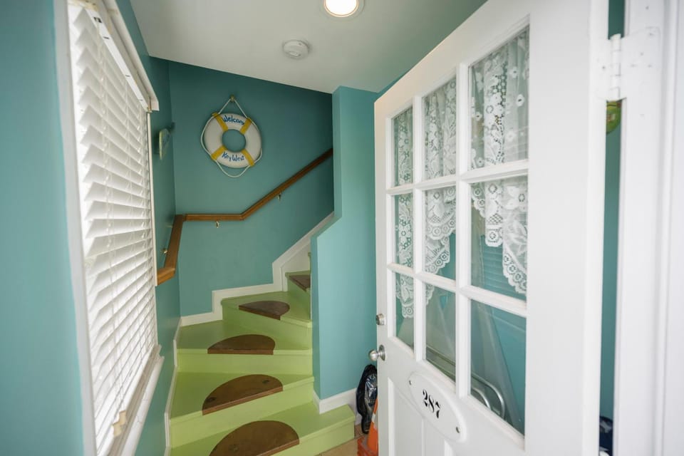 POOLSIDE HANGOVER House in Key West