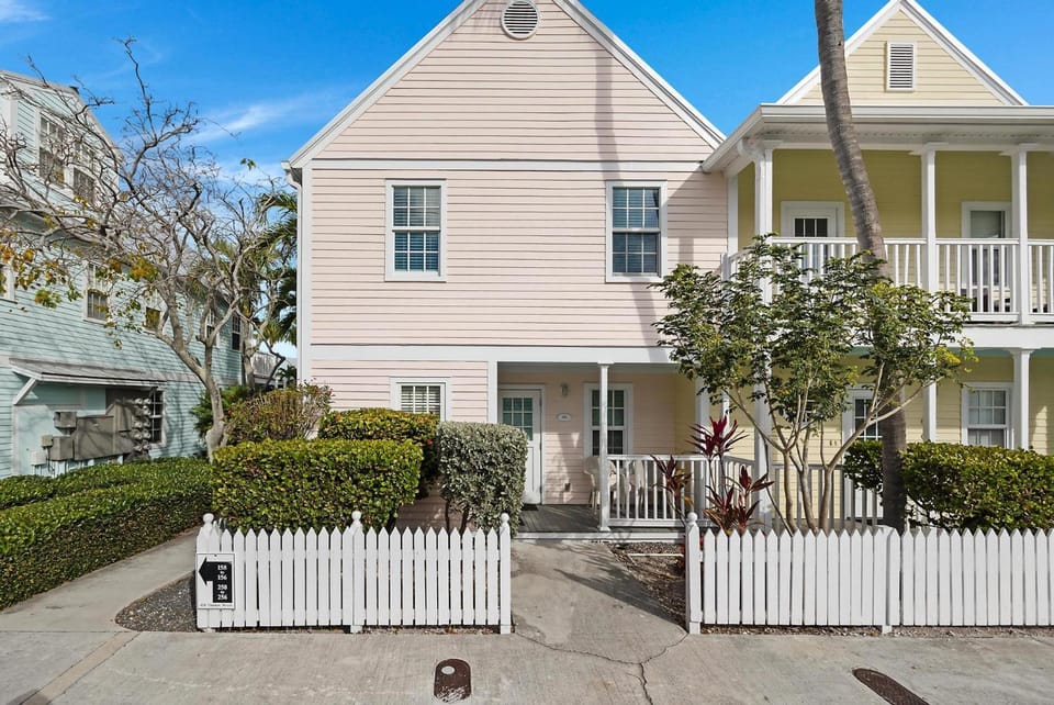 POOLSIDE HANGOVER House in Key West