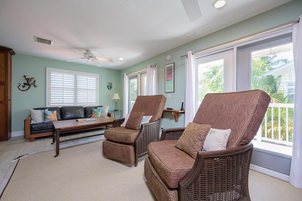 ROYAL POINCIANA WEEKLY RENTAL! House in Key West