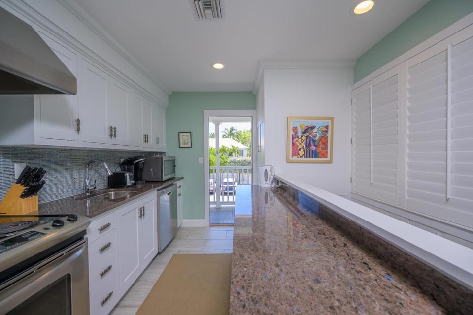 ROYAL POINCIANA WEEKLY RENTAL! House in Key West