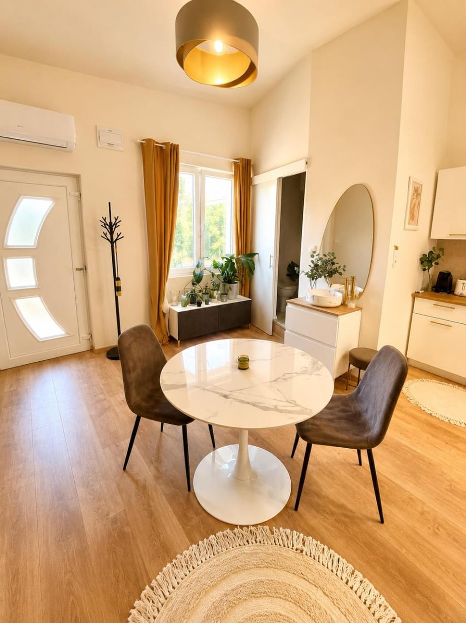 Living room, Dining area