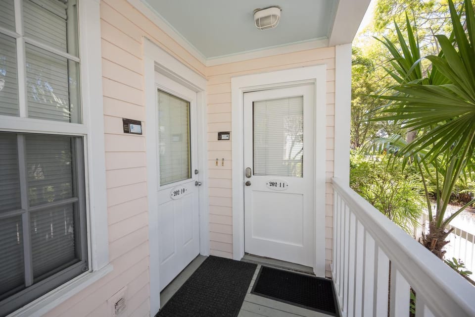 A SOUTHARD PEARL House in Key West