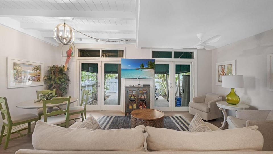 A SUNRISE COTTAGE House in Key West