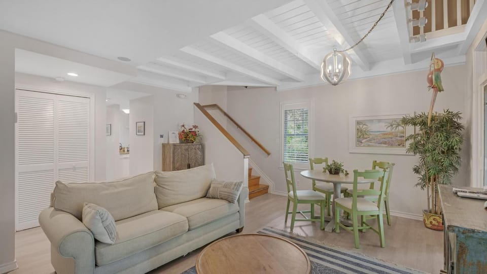 A SUNRISE COTTAGE House in Key West