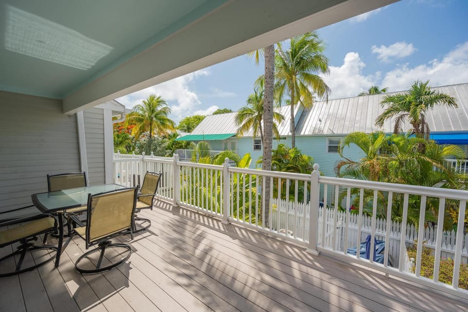 TROPICAL VINEYARD House in Key West