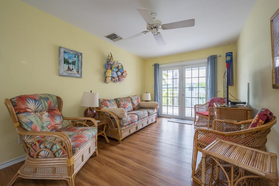 TROPICAL VINEYARD House in Key West