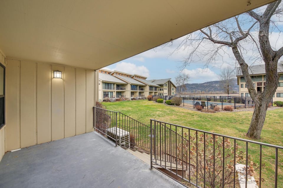 Seasonal Pool & Marina! Condo on Lake Pend Oreille House in Sandpoint