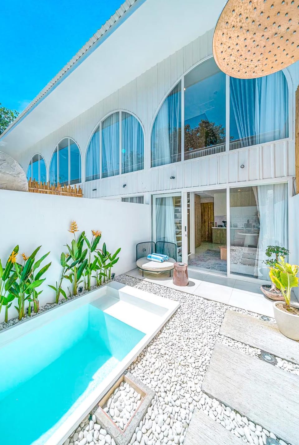 Property building, Day, View (from property/room), Balcony/Terrace, Seating area, Pool view, Swimming pool, sunbed