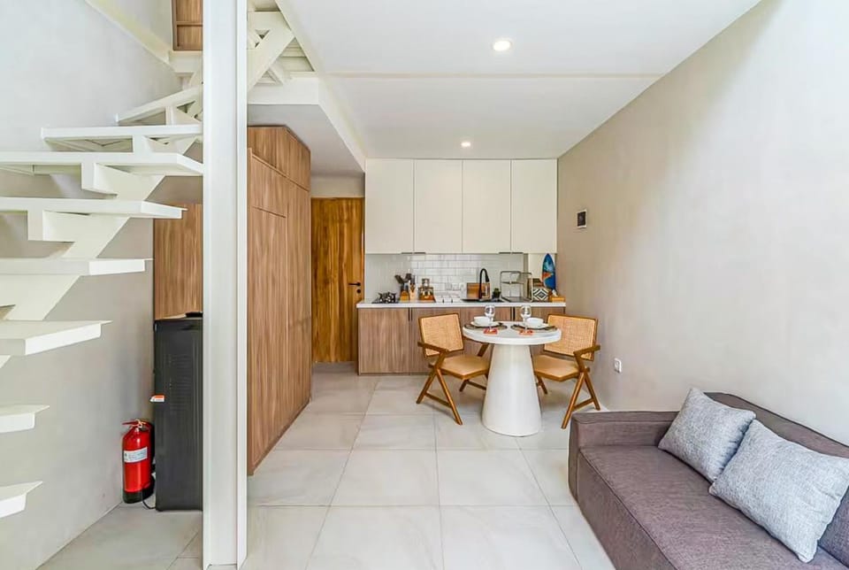 Kitchen or kitchenette, Living room, Seating area, Dining area