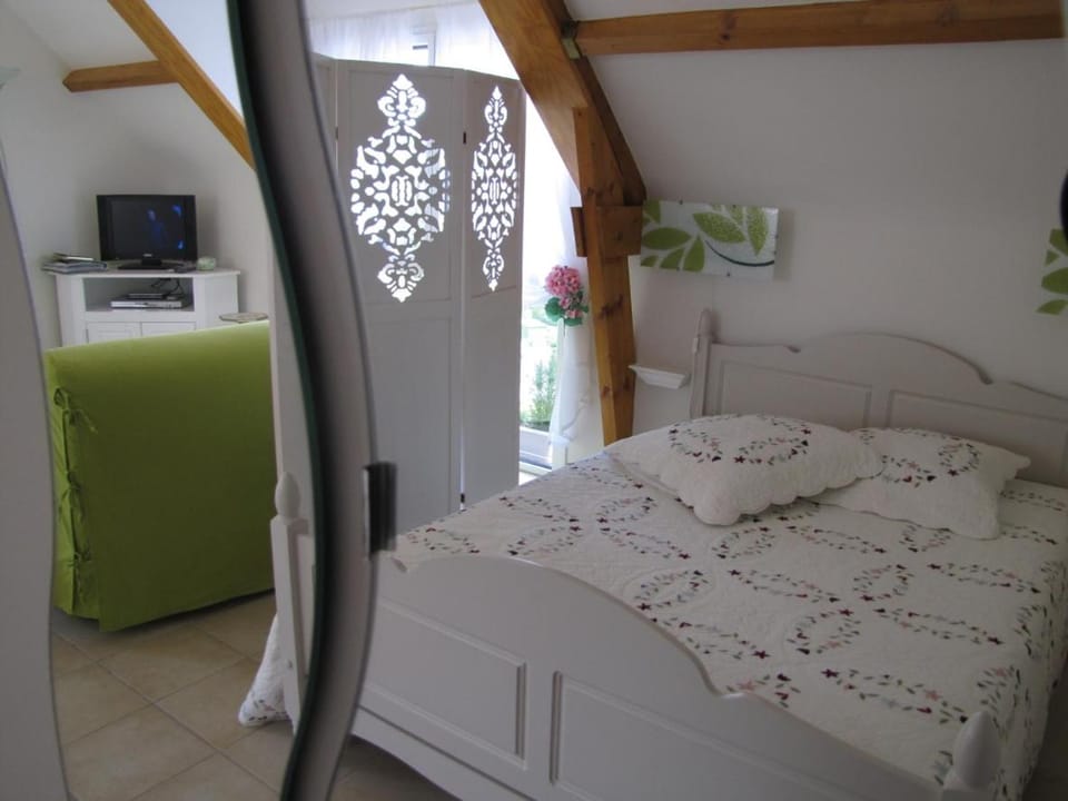 Bed, Photo of the whole room