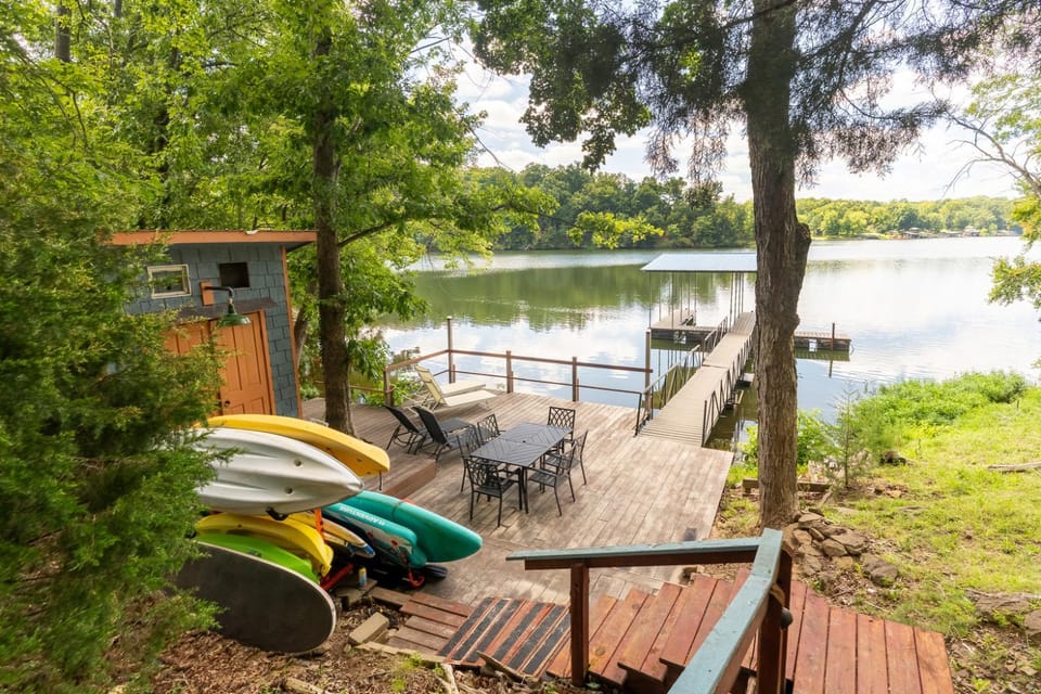 Wood Stove, Pool Table & Lake Dock House in Lake of Egypt