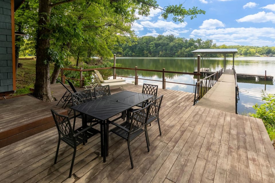 Wood Stove, Pool Table & Lake Dock House in Lake of Egypt