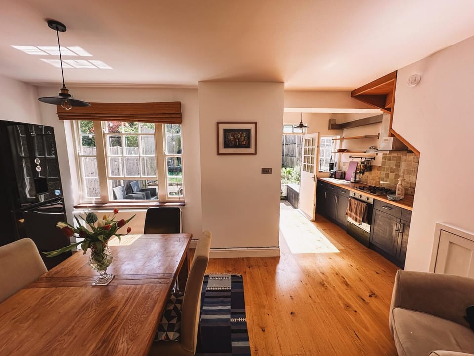 Kitchen or kitchenette, Communal kitchen, Dinner