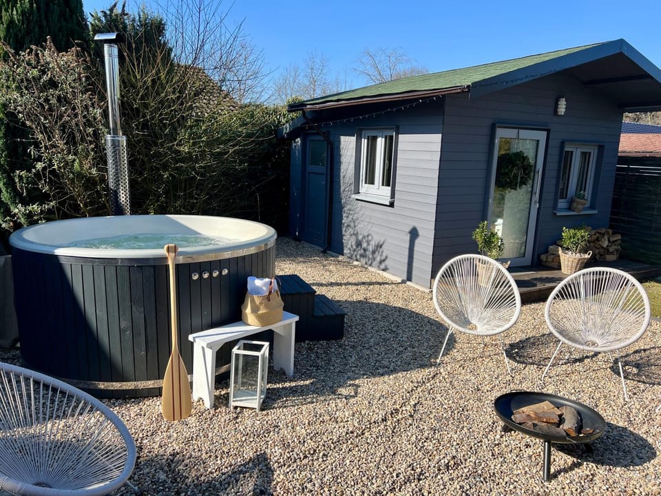 Garden, Hot Tub