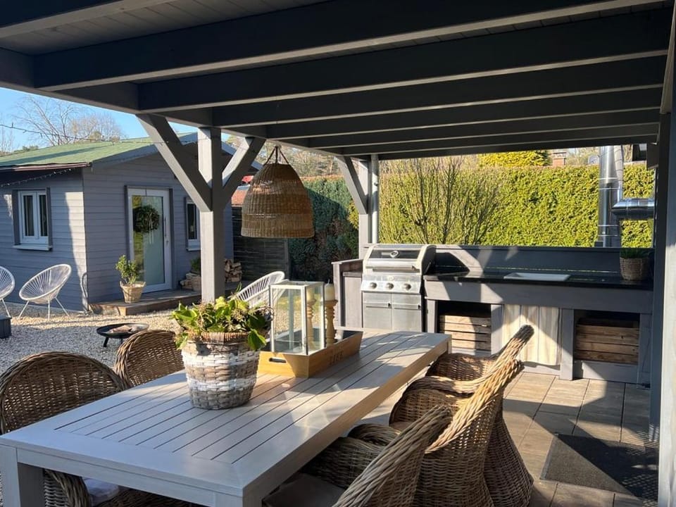 BBQ facilities, Balcony/Terrace
