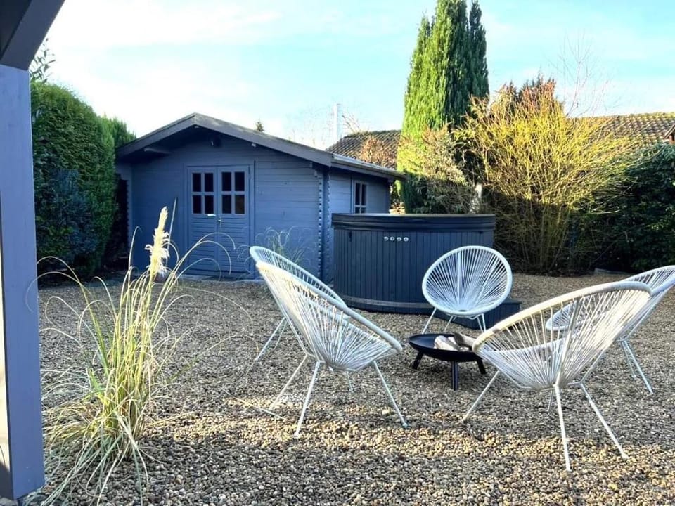 Garden, Hot Tub