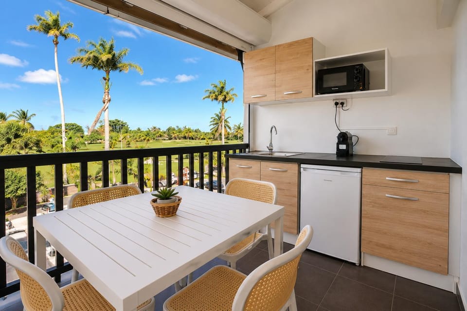 Patio, Dining area, kitchen