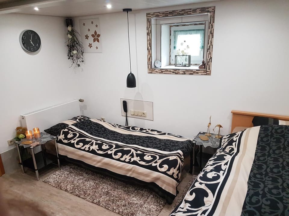 Bed, Living room, Bedroom