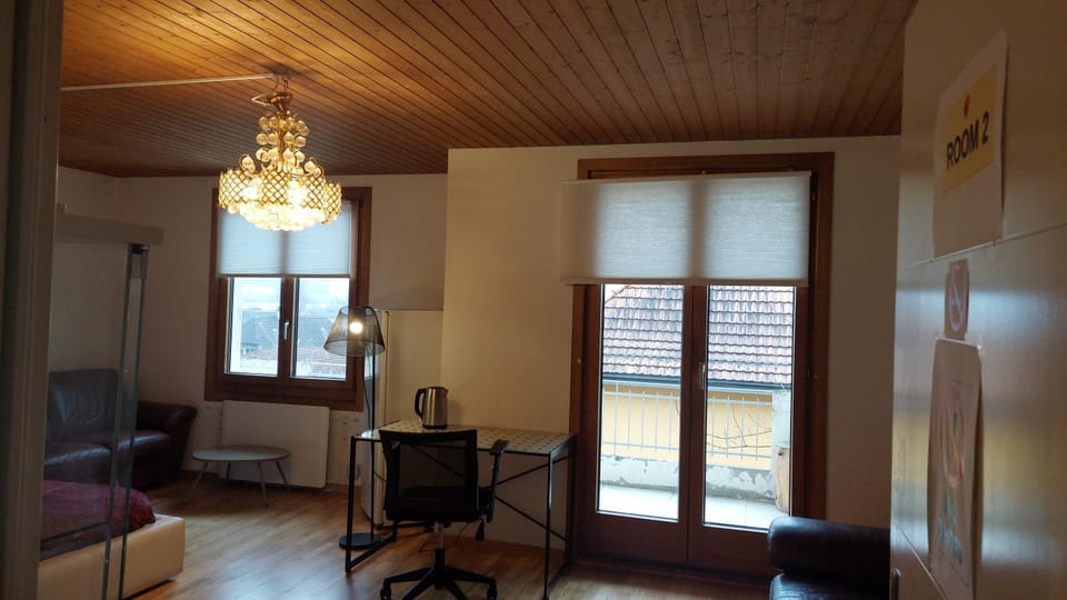 Large room, shared kitchen and bath, near station Apartment in Canton of Bern (Region)