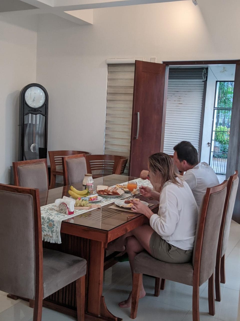 Food and drinks, Dining area, Food, Guests