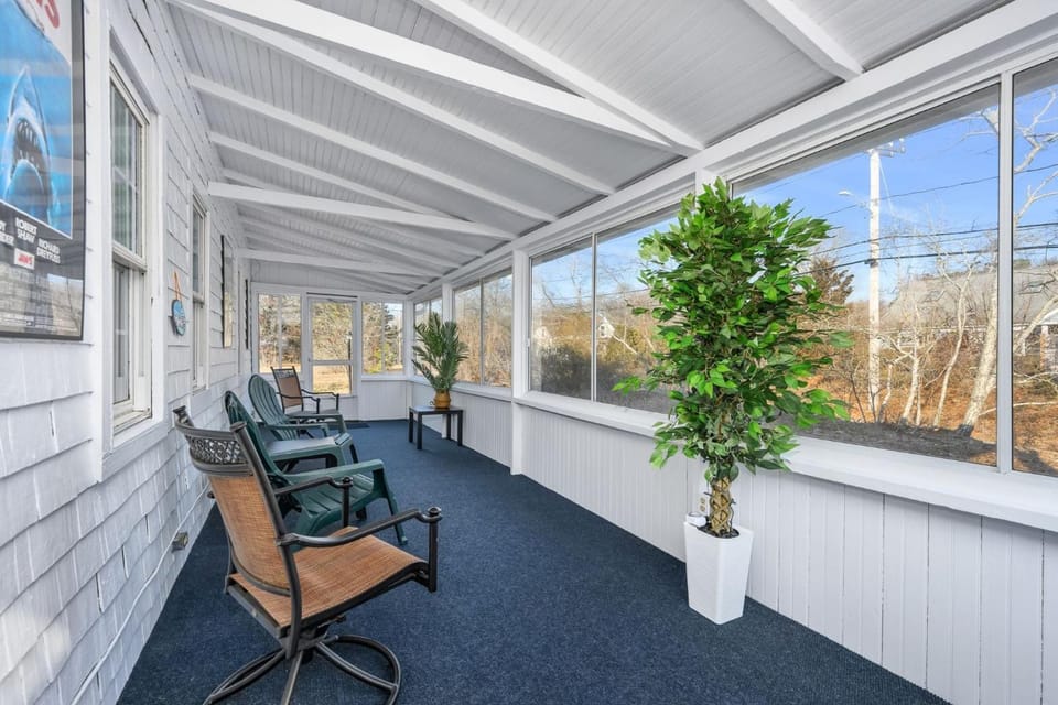 Dog-Friendly Pleasant Lake Cottage in Harwich House in Brewster