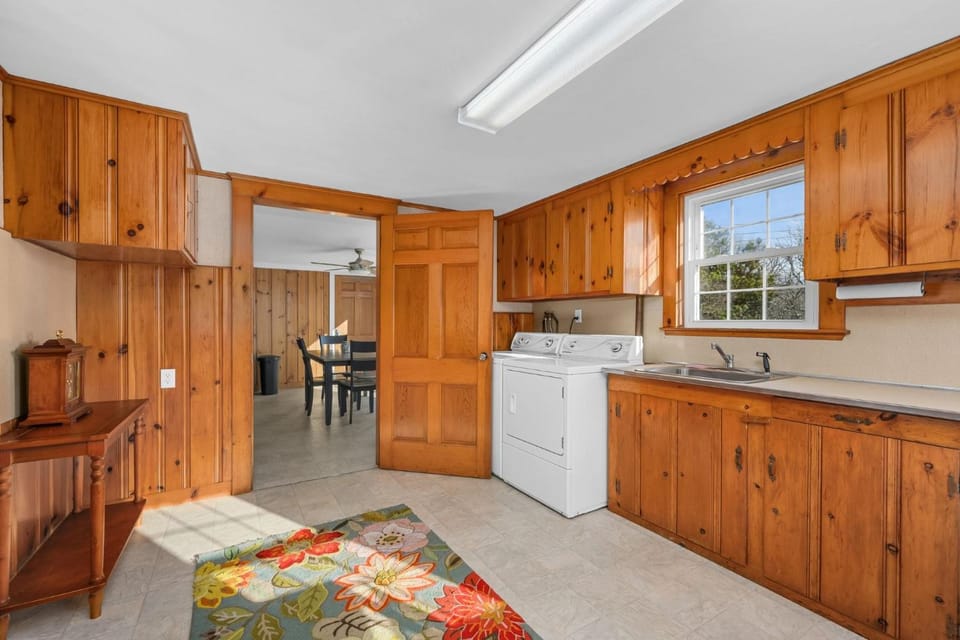 Dog-Friendly Pleasant Lake Cottage in Harwich House in Brewster