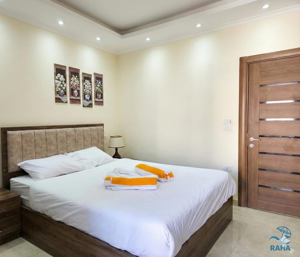 Bed, Photo of the whole room, Bedroom, towels, wardrobe