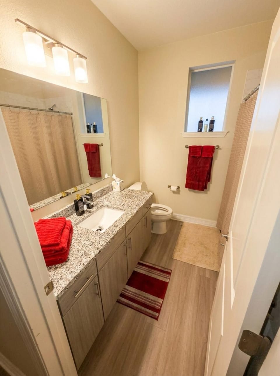 Cedar Park Apt -Pool, Gym, TV, Kitchen, Laundry Apartment in Leander
