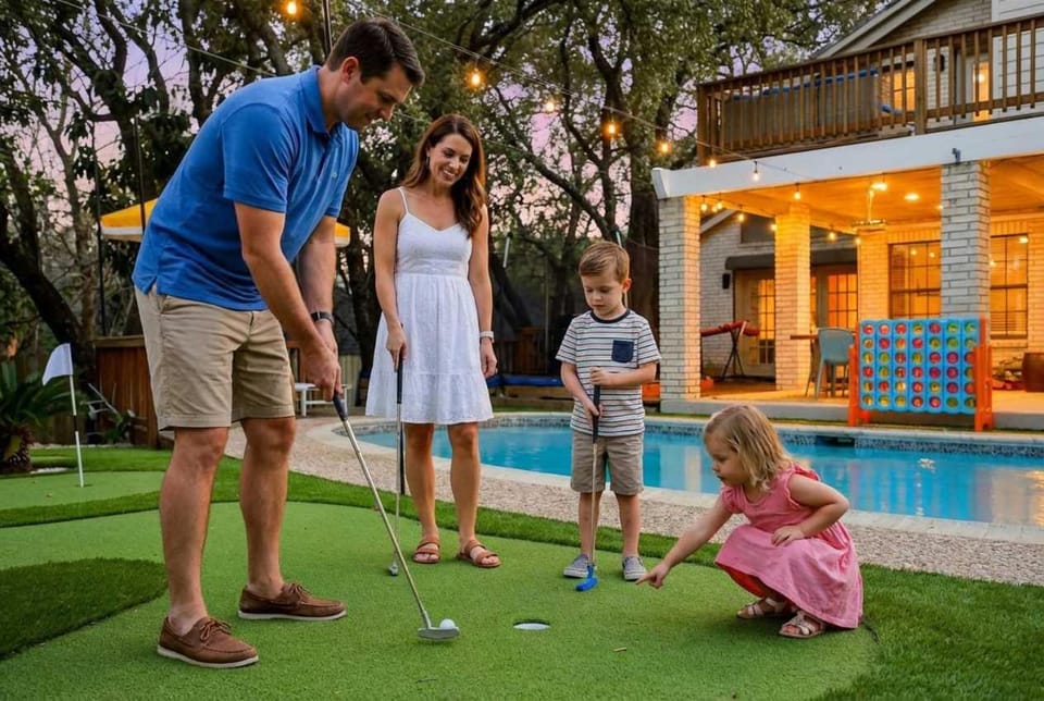Backyard Paradise - Pool - Playhouse - Hot Tub House in San Antonio