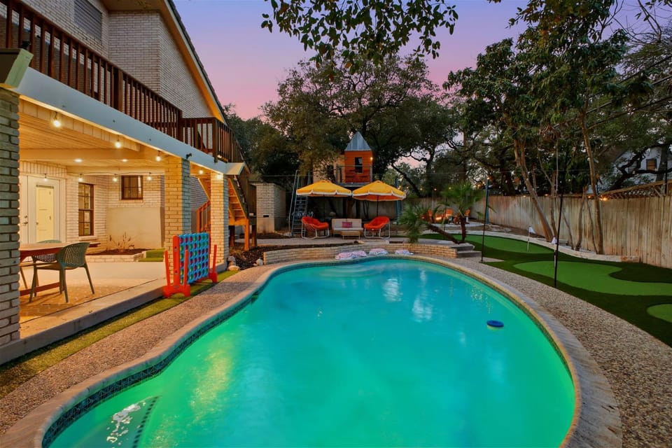 Backyard Paradise - Pool - Playhouse - Hot Tub House in San Antonio