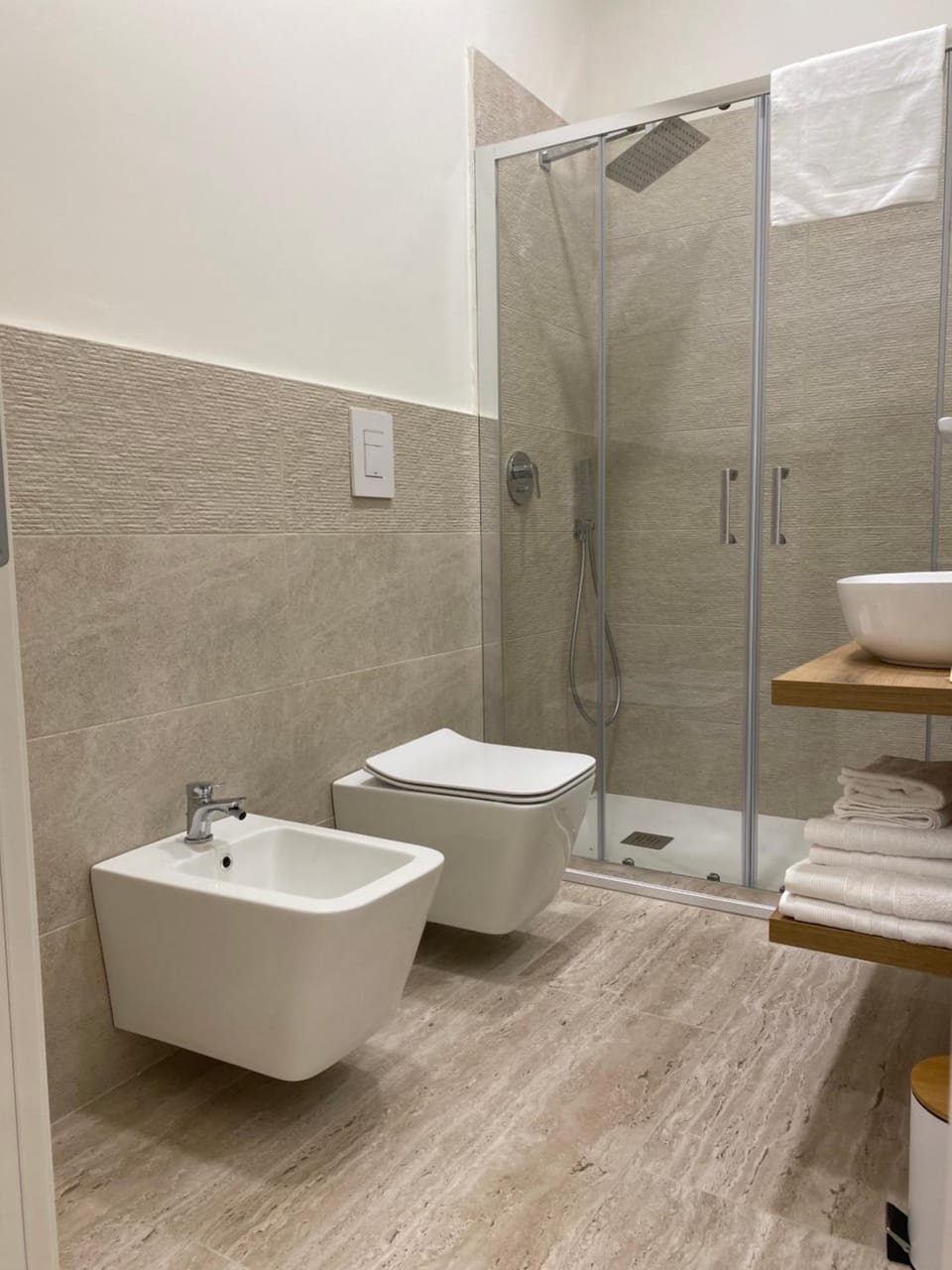 Shower, Bathroom, bidet, towels