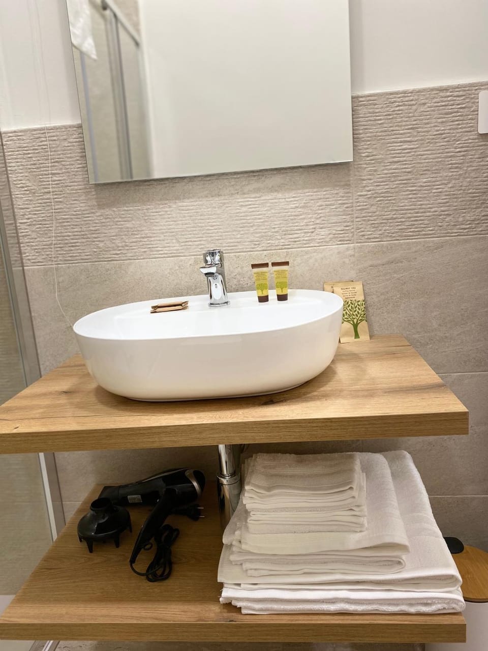 Bathroom, hair dryier, towels