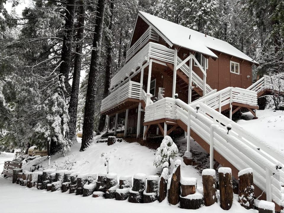 Property building, Day, Natural landscape, Winter